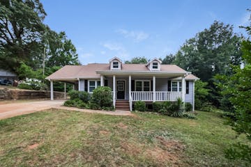 8218 Lakeview Dr SW Covington, GA 30014